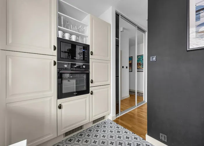 Bachmacka Modern Chic By Bookinghost *