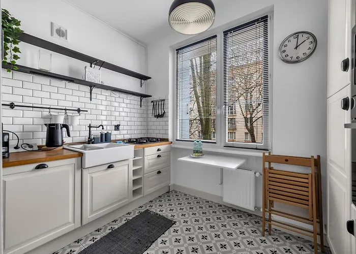 Bachmacka Modern Chic By Bookinghost * Warsaw