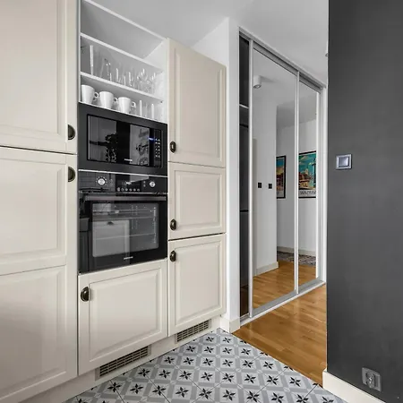 Bachmacka Modern Chic By Bookinghost *